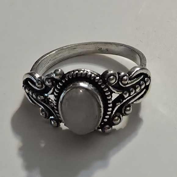NWOT Beautiful Handmade Dainty Moonstone and Oxidized Silver Women's Ring Size 8 - Picture 9 of 10